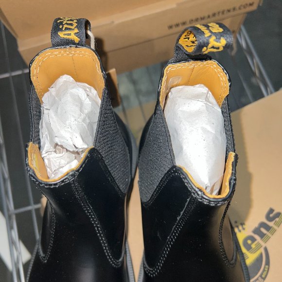 NIB Dr. Martens 2976 Smooth Leather Chelsea Boots - Picture 6 of 9